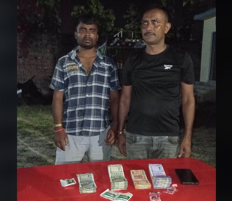 स्रोत नखुलेको १ लाख ८ हजार ५ सय भारुसहित दुई भारतीय नागरिक पक्राउ