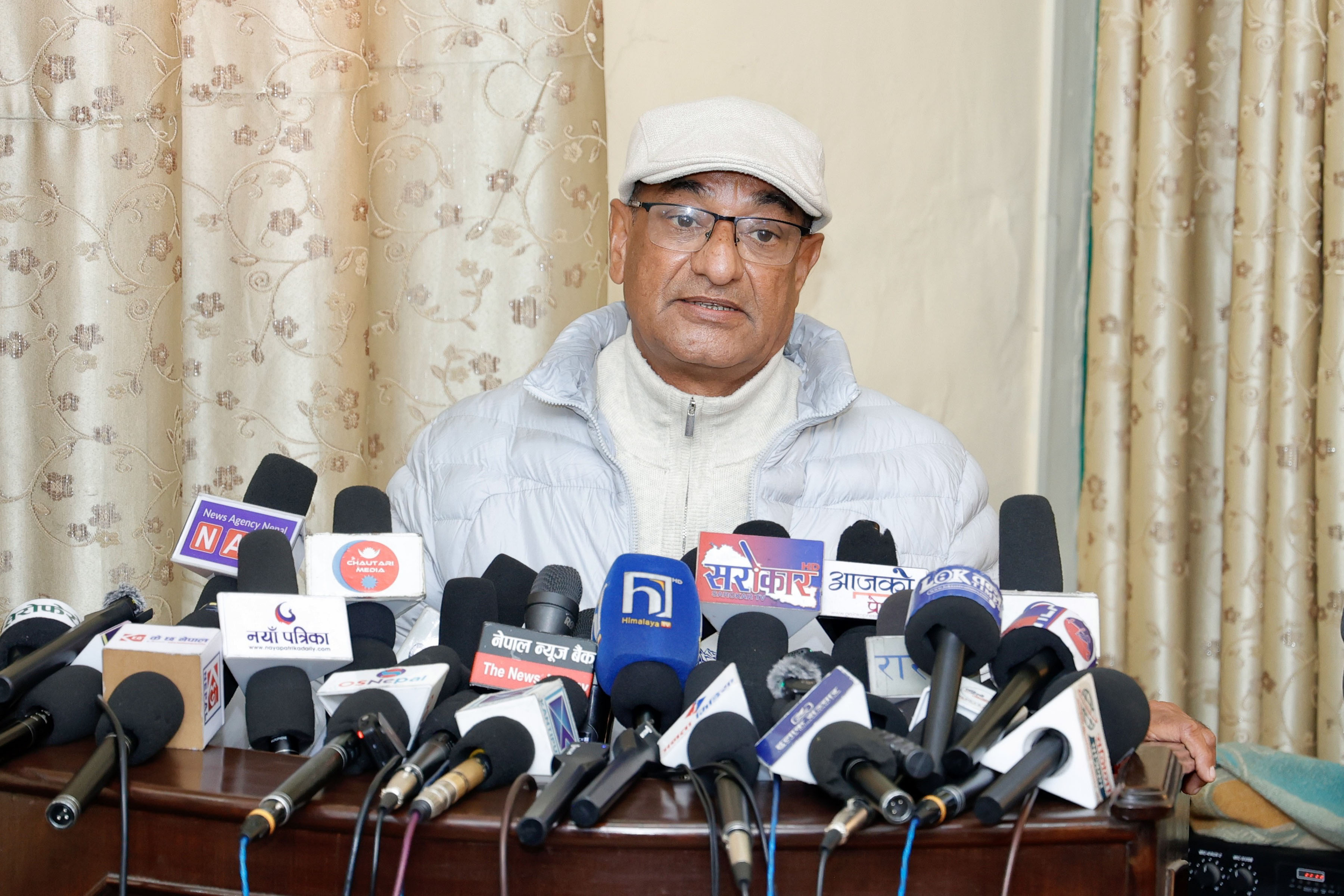 स्थानहद र राहदानी रोक्का गरेकोमा लेखकको आपत्ति