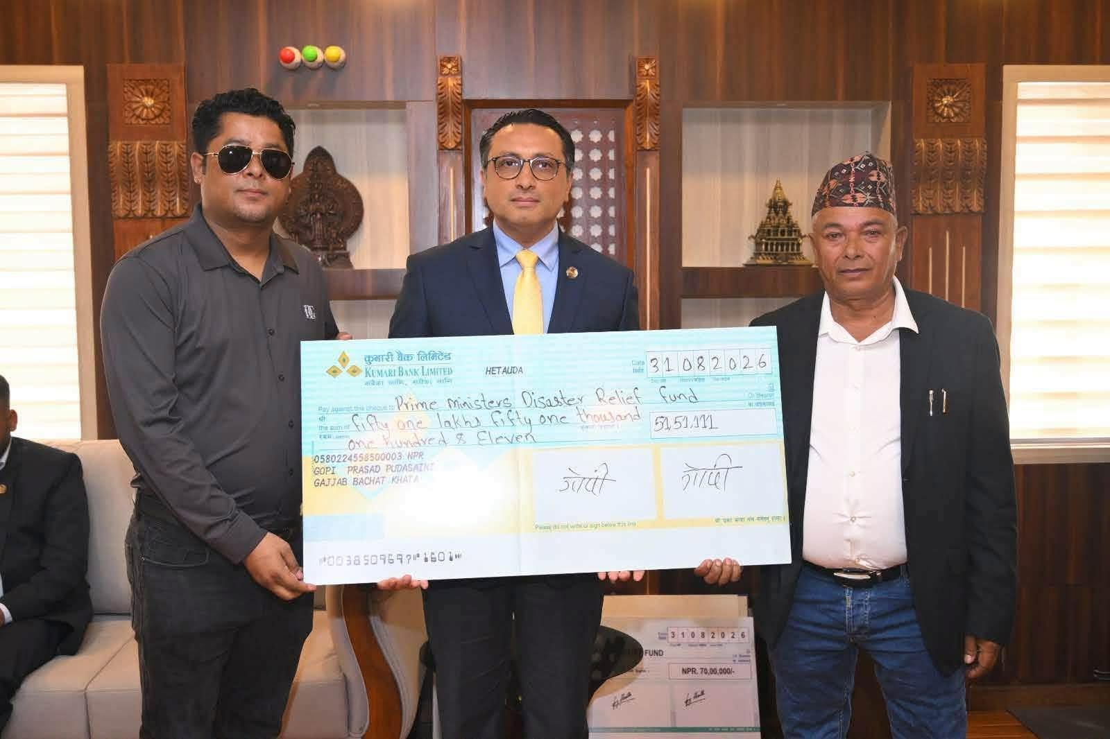 युएईबाट नेपाल गएर व्यवसायी पुडासैनीले गरे ५१ लाख ५१ हजार १ सय ११ रुपैयाँ सहयोग