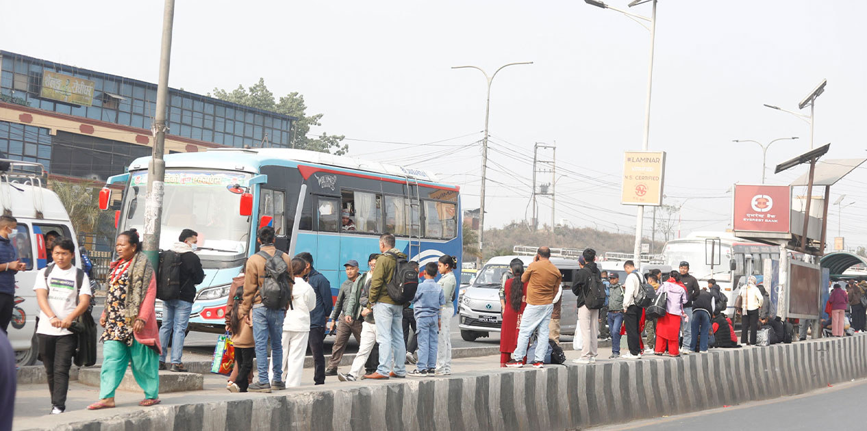 निर्वाचनका लागि काठमाडौँबाट गाउँ फर्किने यात्रुको चाप
