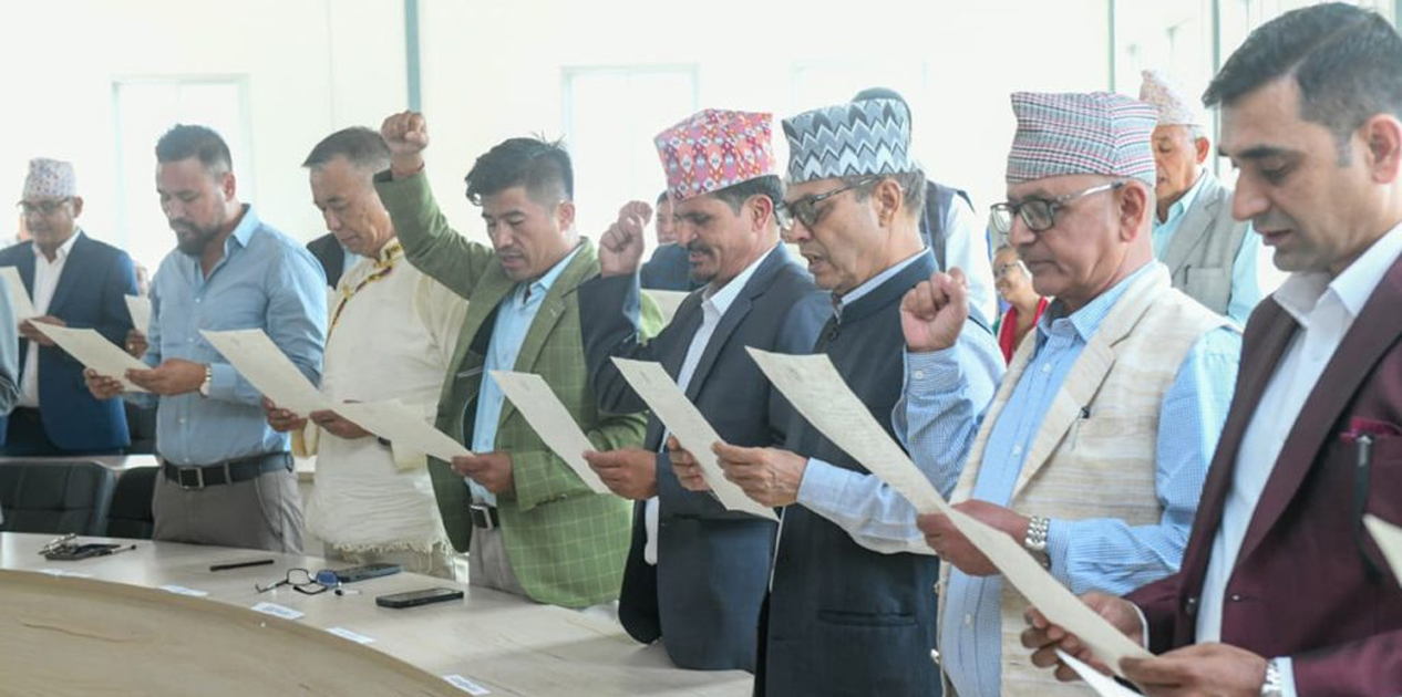 एमालेका ३३ मनोनीत केन्द्रीय सदस्यले लिए शपथ