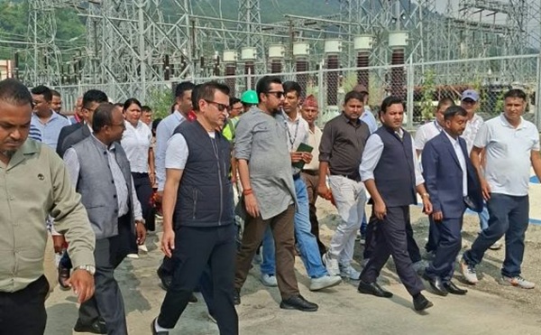 मन्त्री श्रेष्ठद्वारा हेटौँडा ढल्केकर ४०० केभी प्रसारणलाइनको निरीक्षण