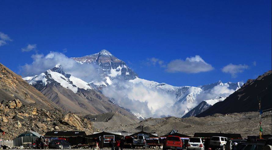 चीनमा भूकम्पपछि माउन्ट कोमोलाङ्मा क्षेत्र बन्द