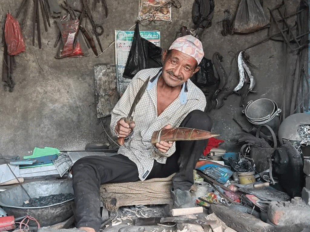 परम्परागत आरन पेसासँगै बाँचेका रामकुमार बराइली