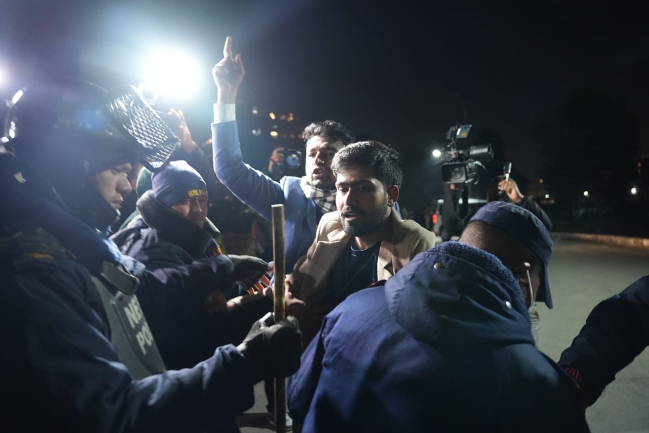 निर्वाचन आयोग परिसरमा जेनजीहरूको विरोध प्रदर्शन 