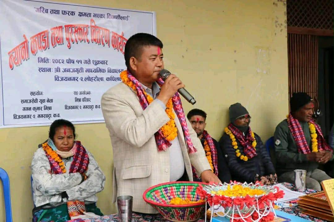 जनजागृति माविका विद्यार्थीलाई न्यानो कपडा 