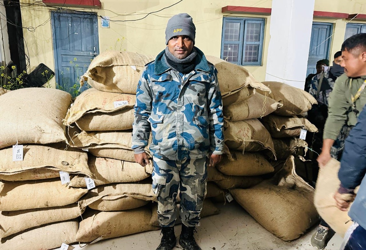 भन्सार छलेर ल्याइएको ३० लाख बढीको कफी दाना बरामद