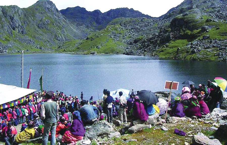 गोसाइँकुण्ड मेलामा लेक लाग्ने यात्रीलाई विशेष व्यवस्था