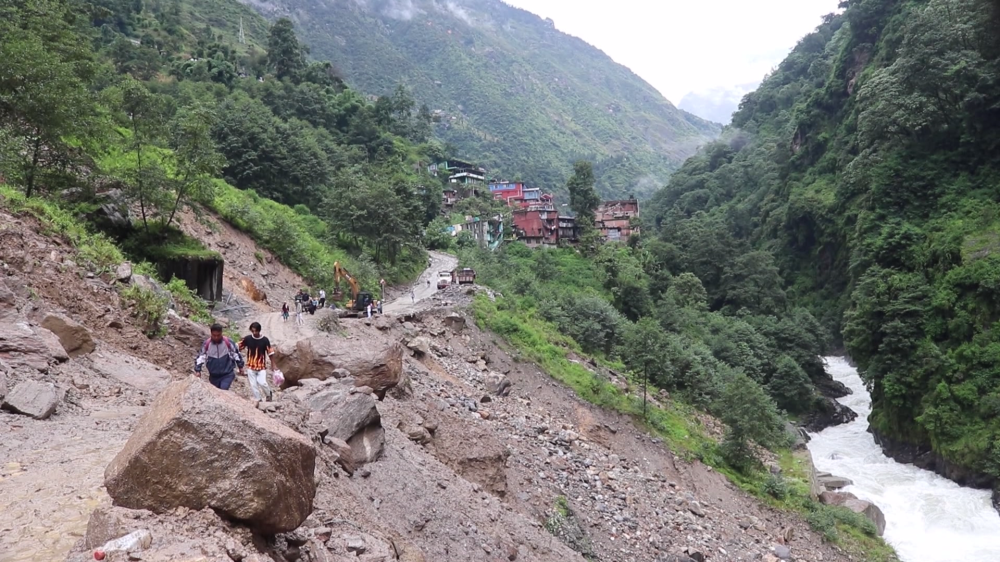 चिनियाँ नाकामा रोकिए दुई हजार कन्टेनर