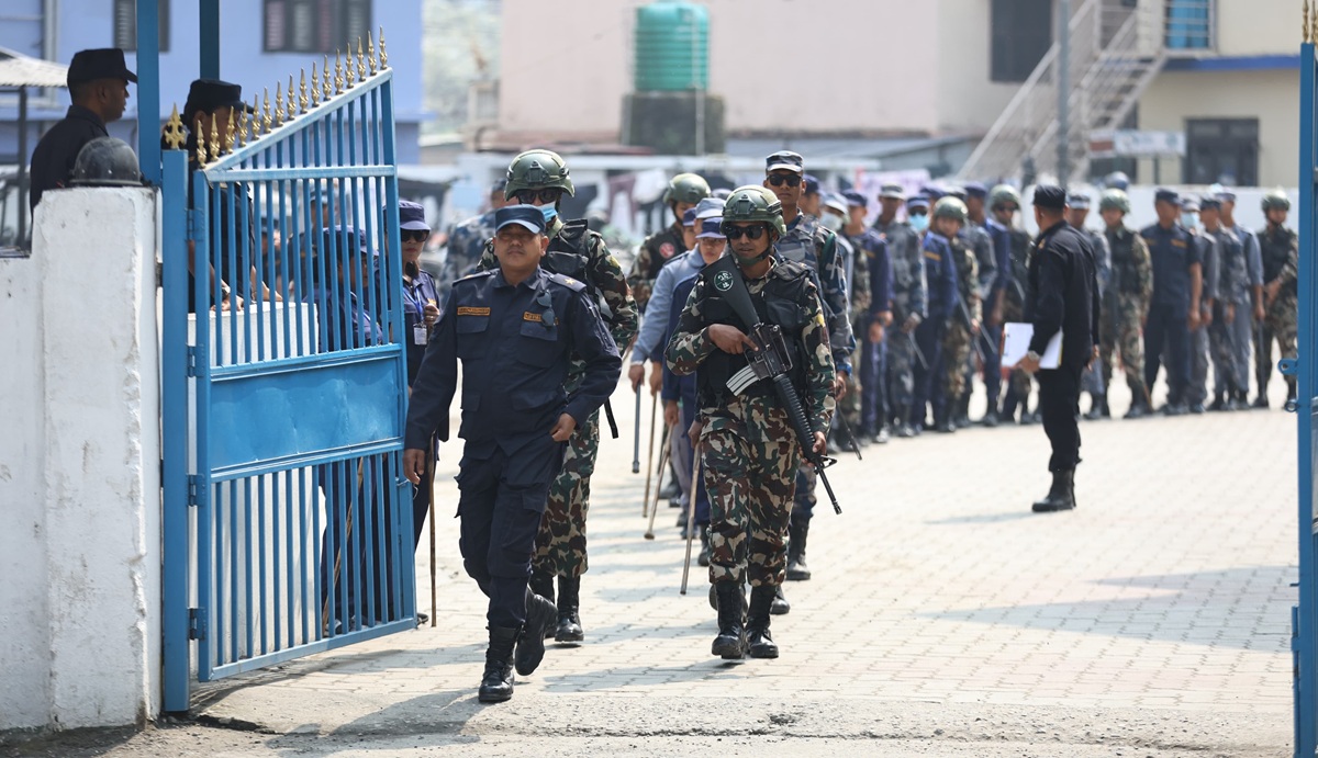 मतपेटिका प्रहरीले नै ओसार्ने 