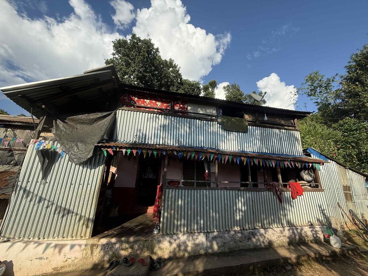 धादिङको लोकुवामा हरायो रातोमाटोको रौनक, आधुनिकतासँगै रित्तिँदै गाउँ र दशैंको उल्लास
