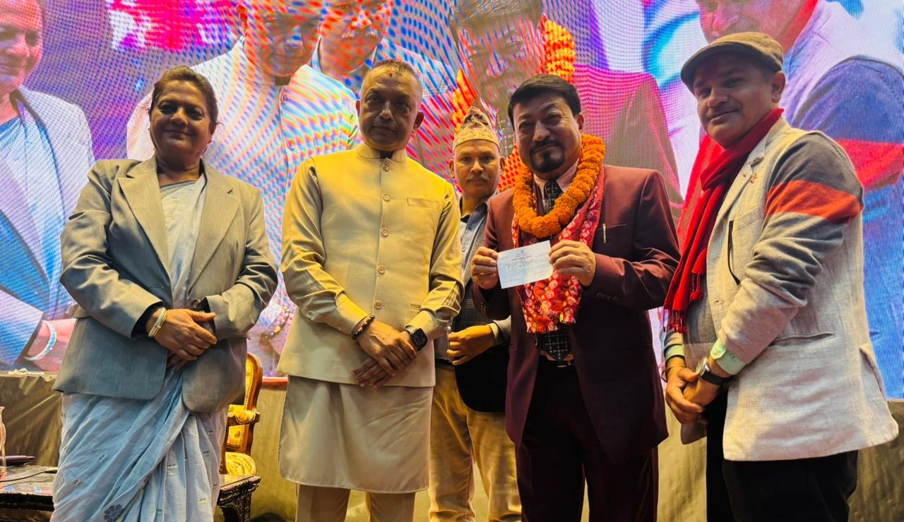 एमालेका पूर्वमन्त्री मानन्धरसहित दर्जनौं नेता कांग्रेसमा प्रवेश