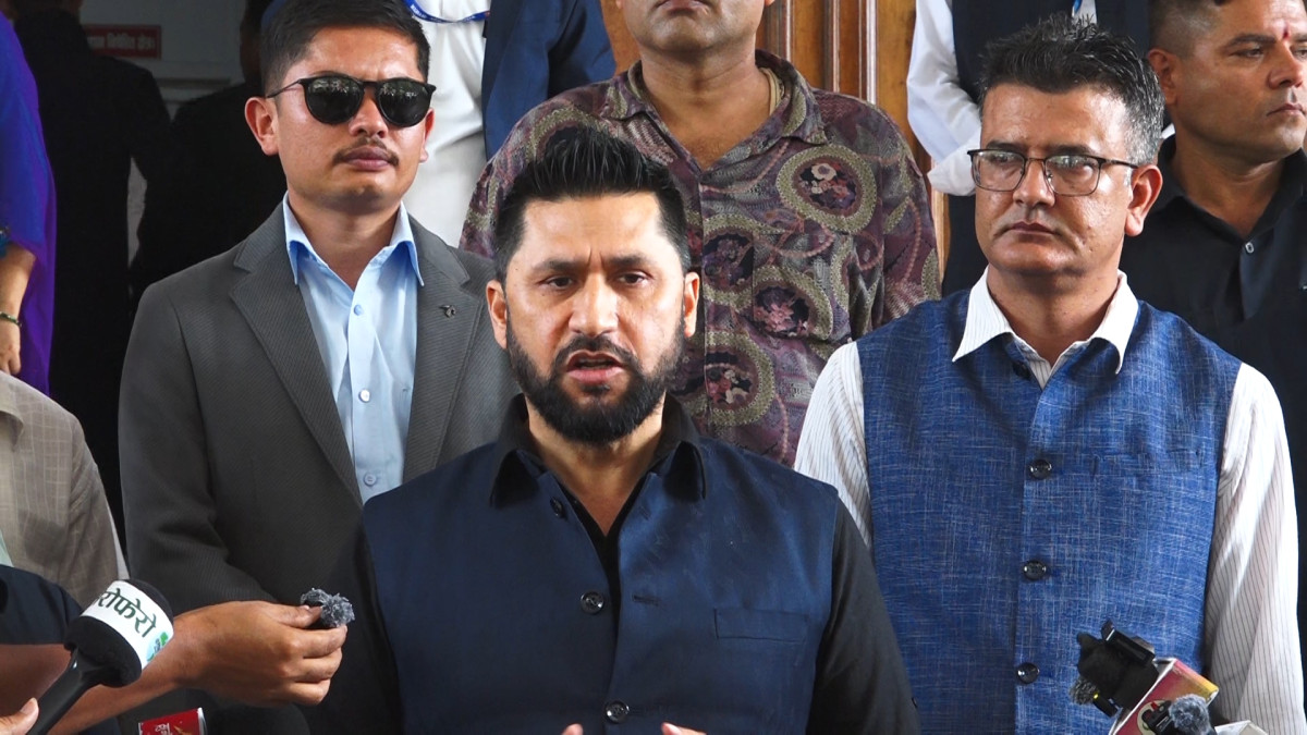प्रधानमन्त्री र गृहमन्त्रीको बचाउ गर्दै रविले भने- उहाँहरूले आ-आफ्नो तर्फबाट कार्यसम्पादन गर्दै हुनुहुन्छ