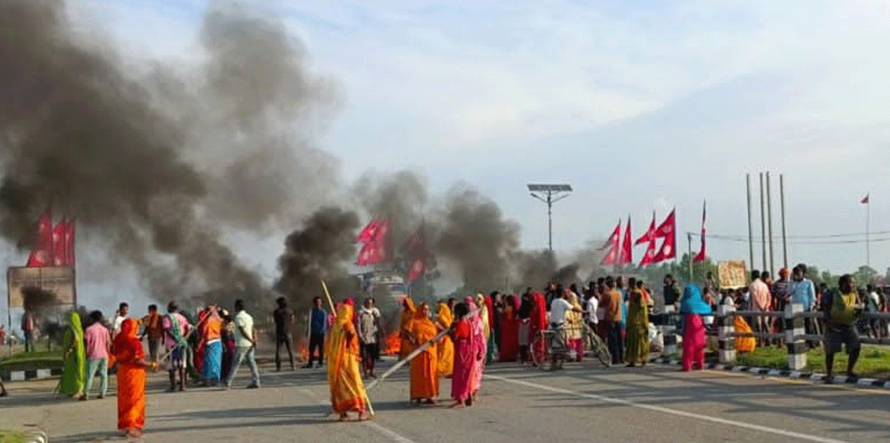सार्वजनिक जग्गा खाली गराउन जारी सूचनाविरुद्ध धनुषामा सुकुम्वासीको विरोध प्रदर्शन