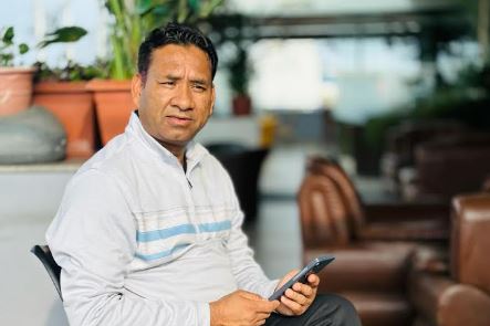 नीतिगत बहस र नेतृत्वको प्रतिष्पर्धा रोकिदैन 