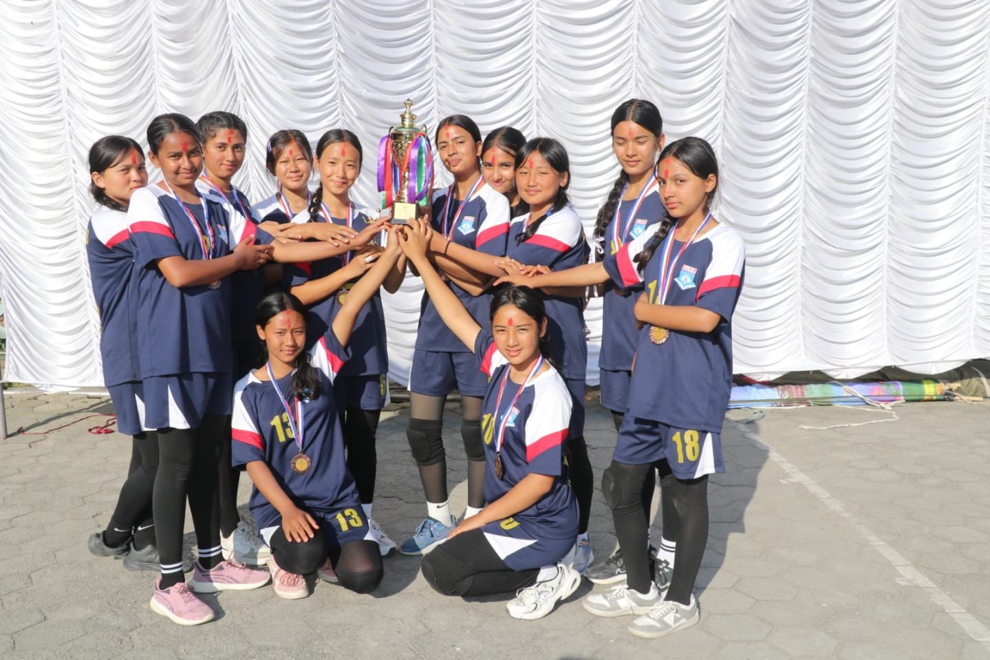 इलिक्सर एकेडेमीले उचाल्यो भलिबलको ट्रफी