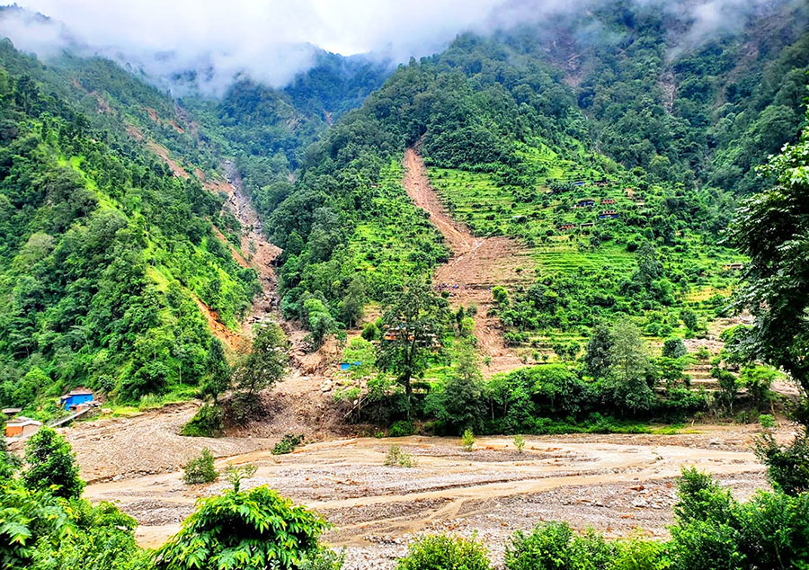 पहिरोमा परी ज्यान गुमाउनेको परिवारलाई राहत