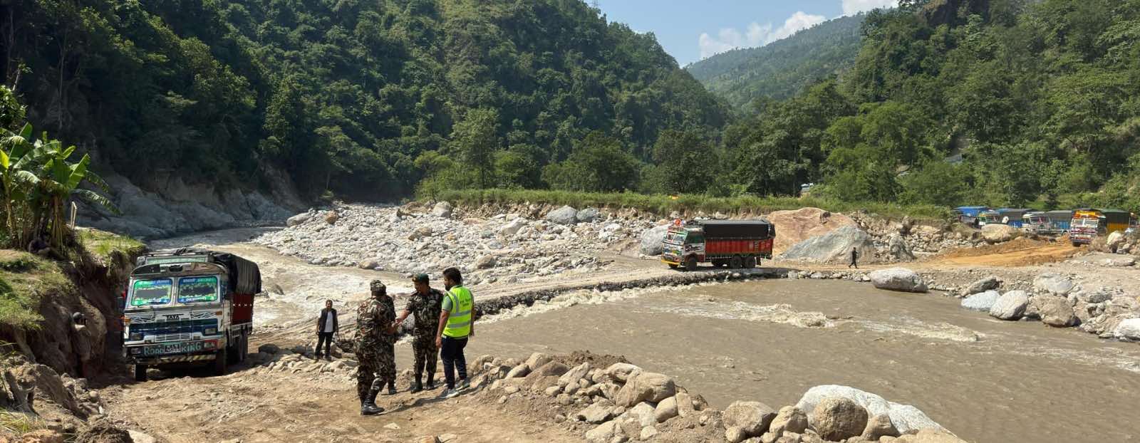 पुल बगेर अवरुद्ध पाँचथरको हेवा खोलामा १२ दिनपछि यातायात सञ्चालन