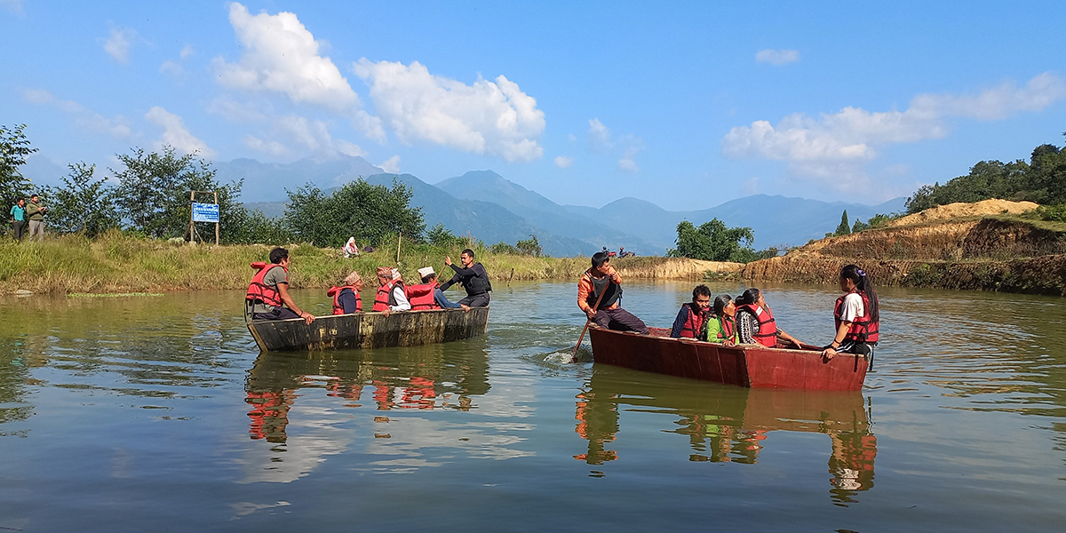 रिचार्ज पोखरी बनाइएका ‘काङ्साहोल ताल’मा डुंगा सयरसँगै माछापालन