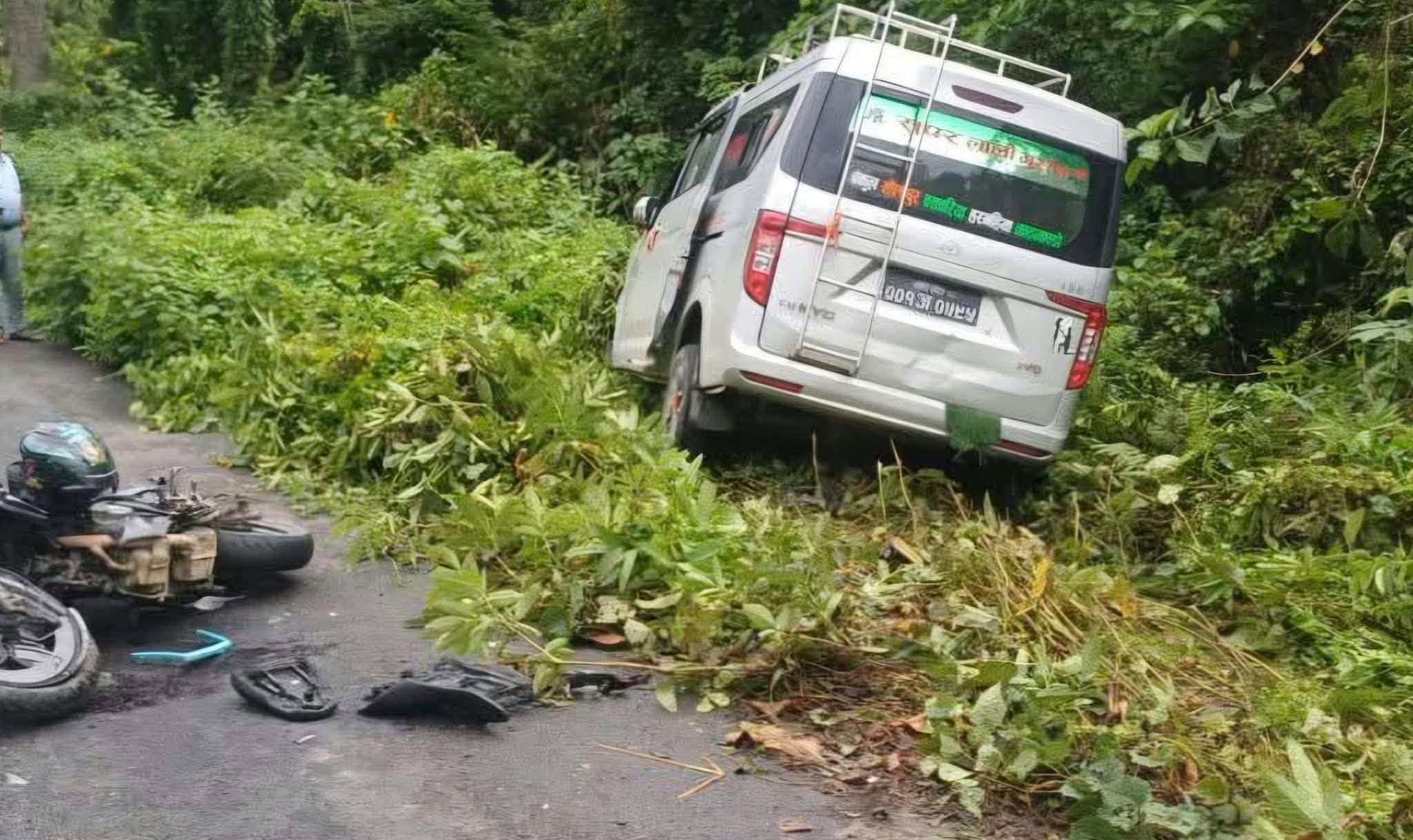 रौतहटमा माइक्रो र मोटरसाइकल ठोक्किँदा एक जनाको मृत्यु
