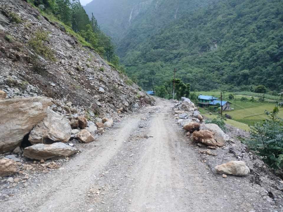 रुकुम पश्चिमका ग्रामीण सडक : वर्षायाममा सधैं सास्ती