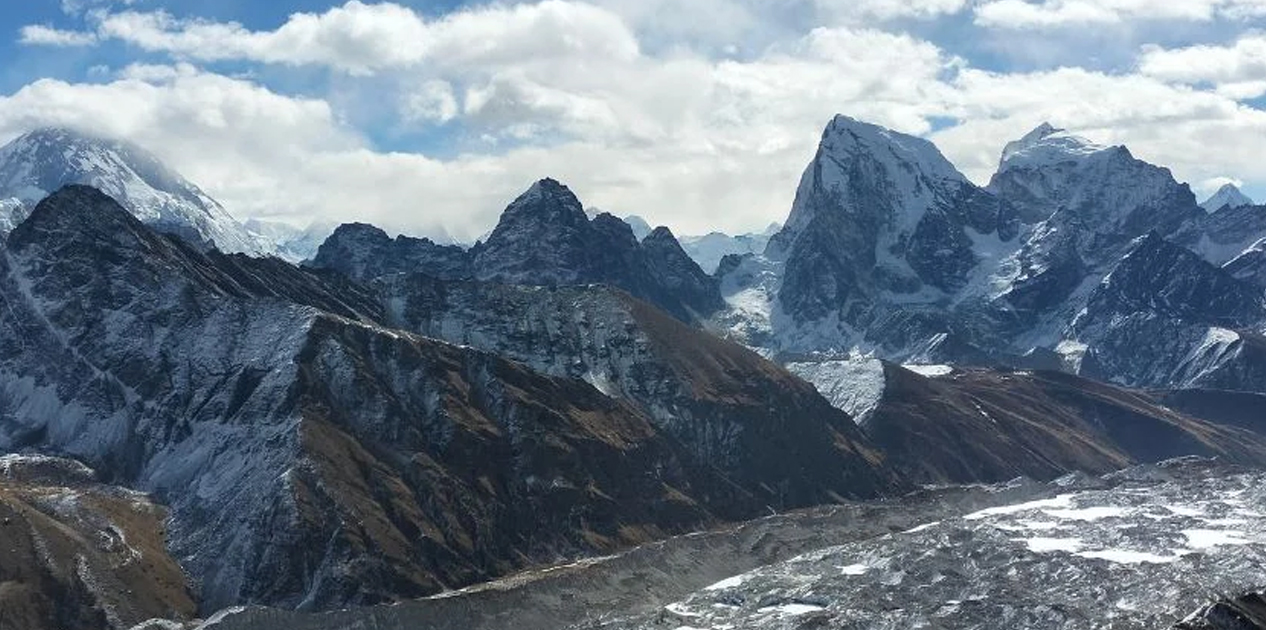 खुम्बु क्षेत्रमा हिमपात,सात विदेशी पर्यटकको उद्धार