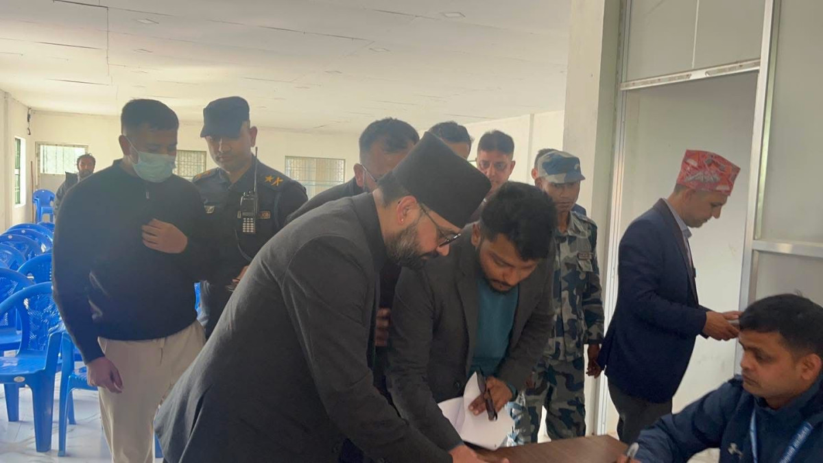 बालेनले झापा-५ बाट गराए उम्मेदवारी दर्ता