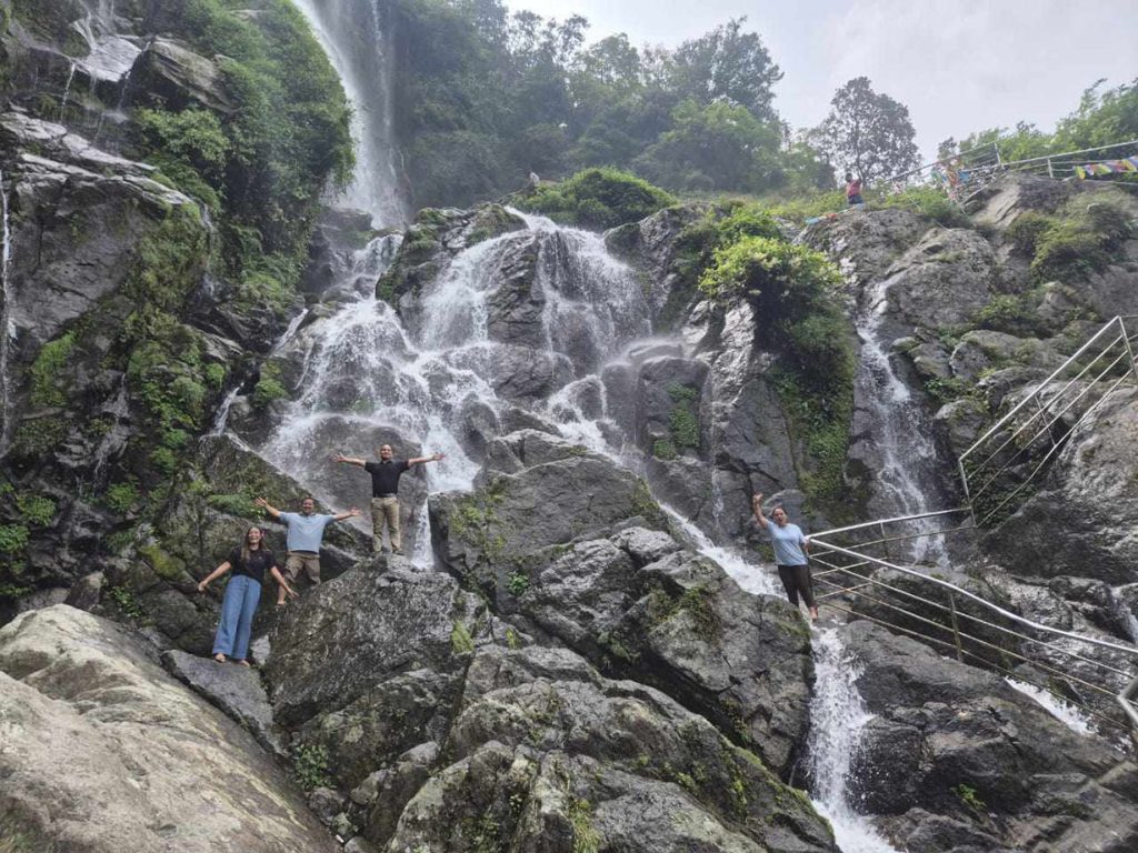 पर्यटकको रोजाइमा काभ्रेको ‘तीनधारे झरना’