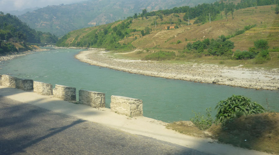 त्रिशूली नदीमा पौडी खेल्ने क्रममा एक बालक बेपत्ता, एकको सकुशल उद्धार