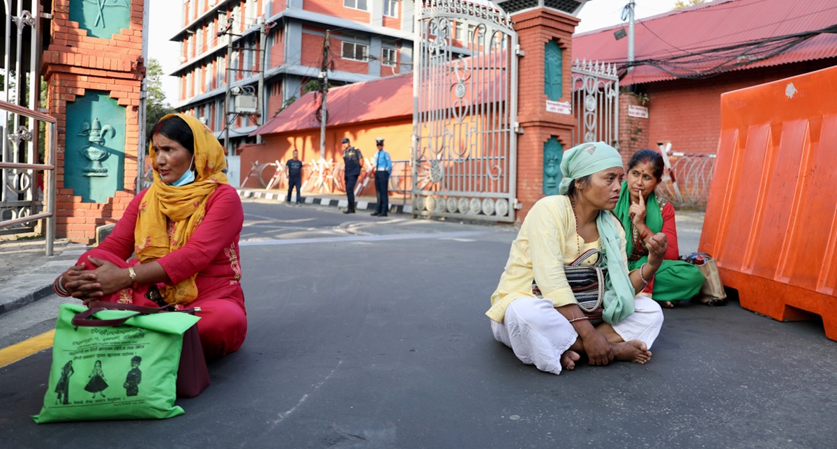 न्याय माग्दै जेनजीका आमाहरू