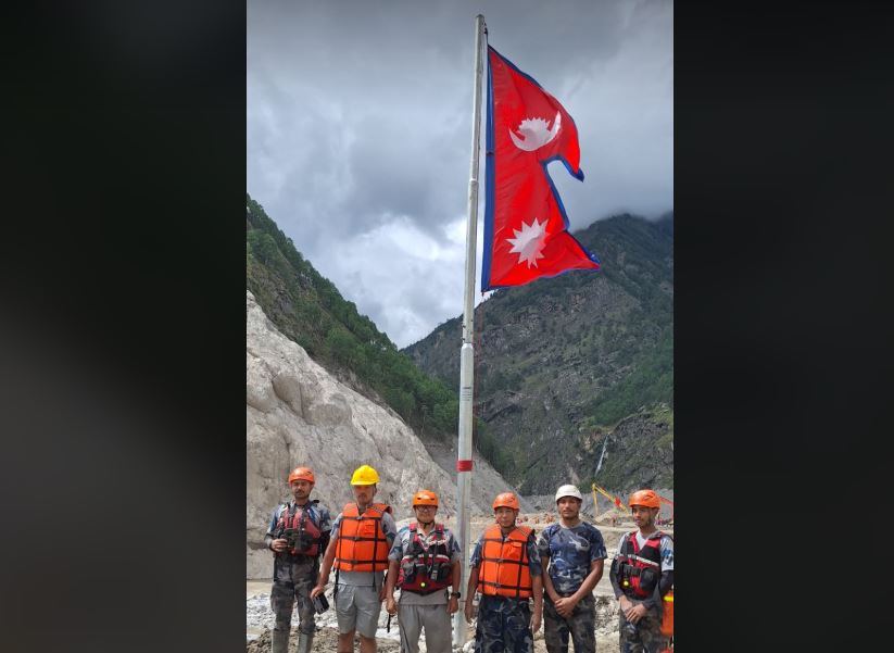रसुवागढीस्थित नेपाल–चीन सीमा नाकामा राखियो नेपालको झण्डा