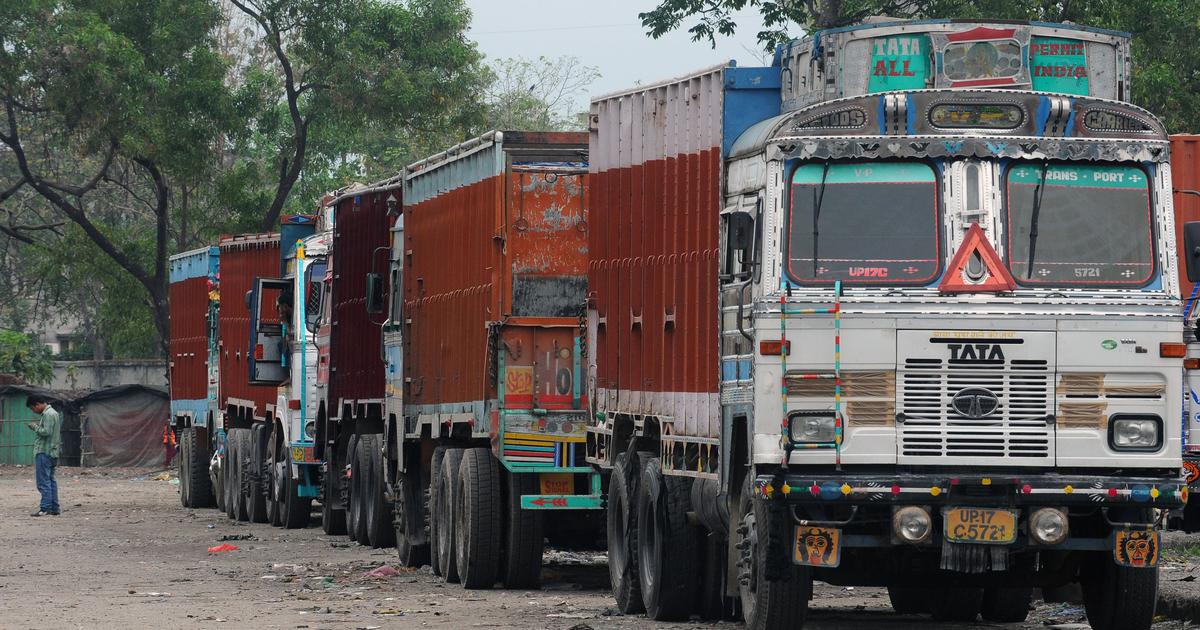 जसपा नेपालको राष्ट्रिय महाधिवेशन मञ्च हावाहुरीले भत्कायो