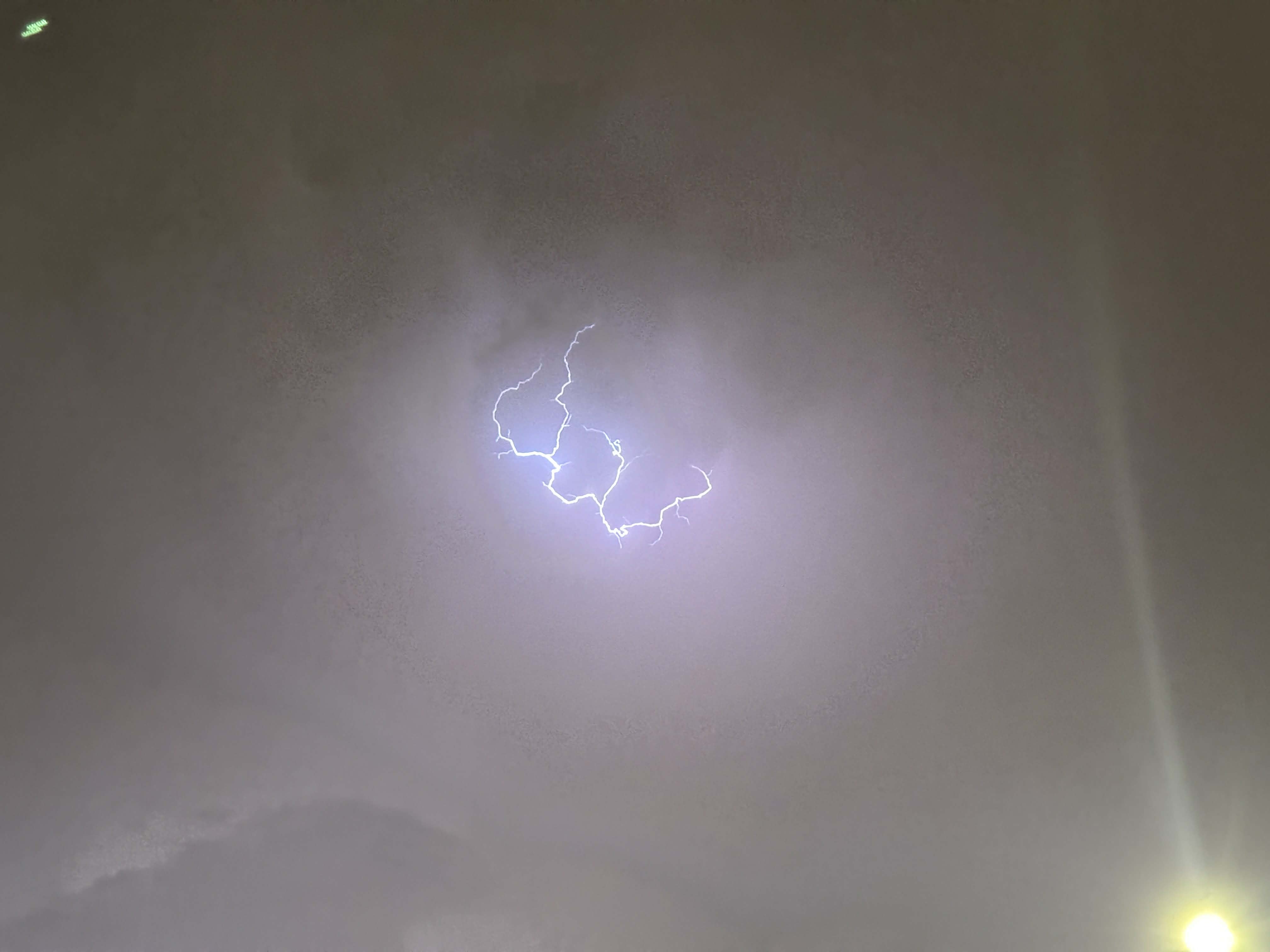 कतारमा भारी वर्षा, सुरक्षित रहन गृह मन्त्रालयको अनुरोध