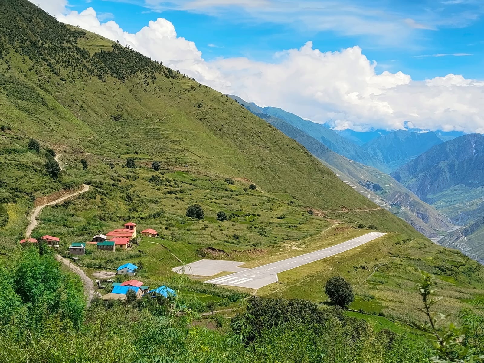 मसिनेचौरमा विमानस्थल बन्यो, आएन जहाज