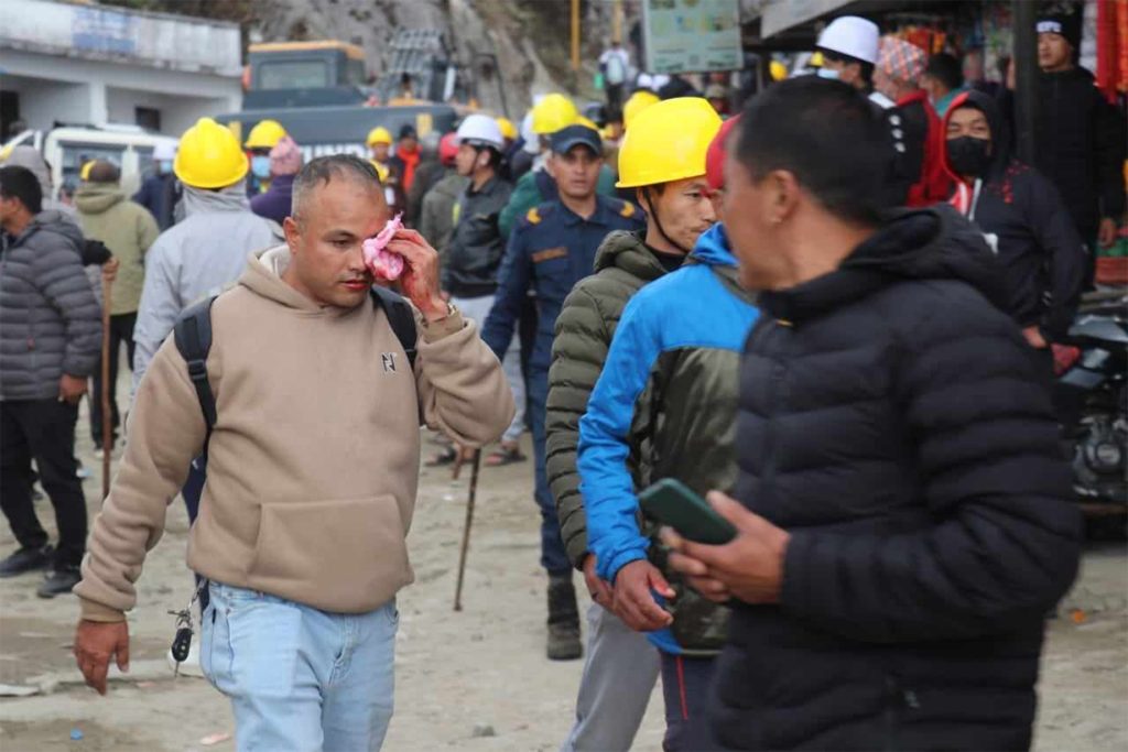 पाथीभरा केवलकार विवाद : टियर ग्यास प्रहार, ३ सुरक्षाकर्मी घाइते