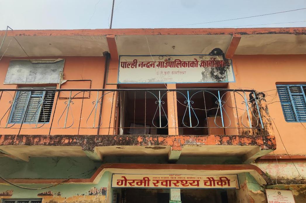 जीर्ण भवनमै वडा कार्यालय