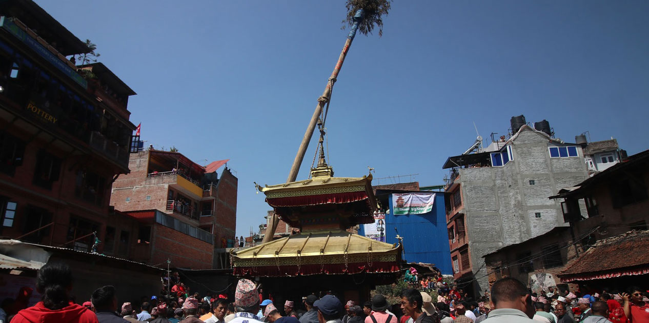 बिस्केट जात्राको अन्तिम दिन: भक्तपुर र बोडेमा लिंगो ढालियो