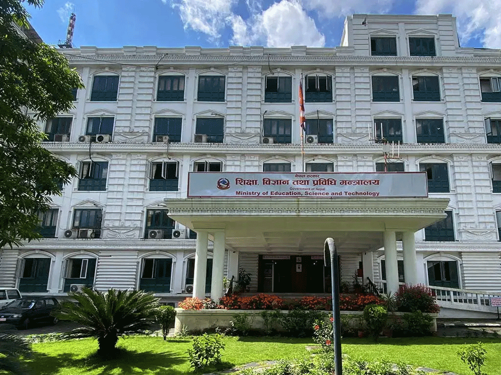 शैक्षिक सत्रअघि भर्ना नगर्न र अतिरिक्त शुल्क नउठाउन निर्देशन