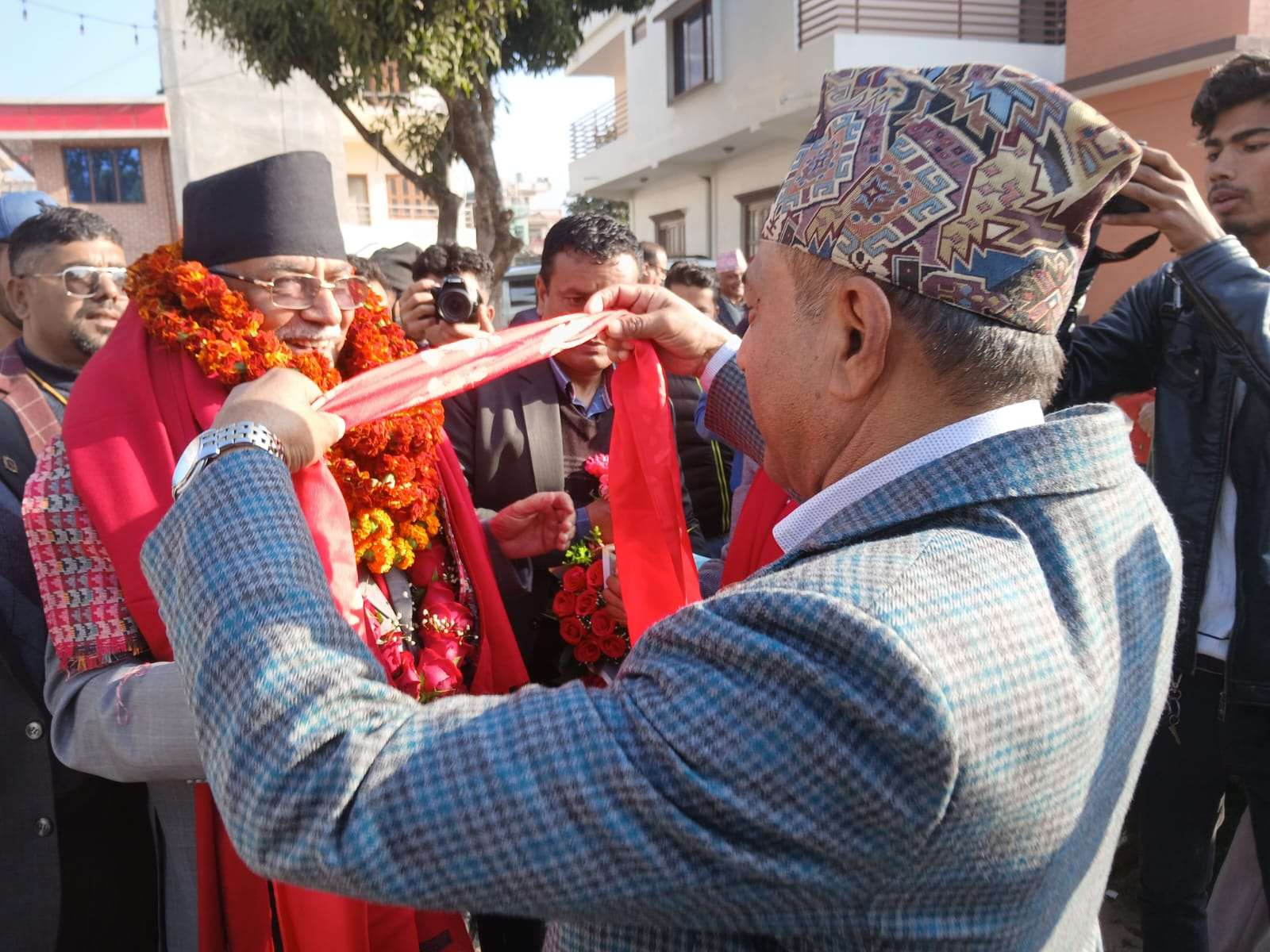 आज प्रचण्डले दाङमा खबरदारी सभा सम्बोधन गर्दै 