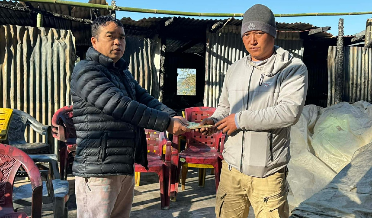 आगलागी पीडितलाई संखुवासभा समाज कतारको आर्थिक सहयोग