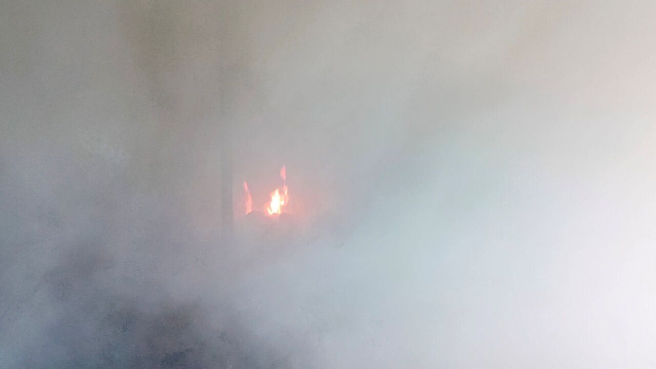लम्कीमा जुत्ताचप्पलको गोदाममा आगलागी हुँदा ७० लाख बढीको क्षति