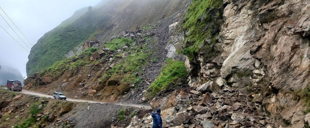 पहिरोले बेनी–जोमसोम सडकको म्याग्दी खण्ड अवरुद्ध