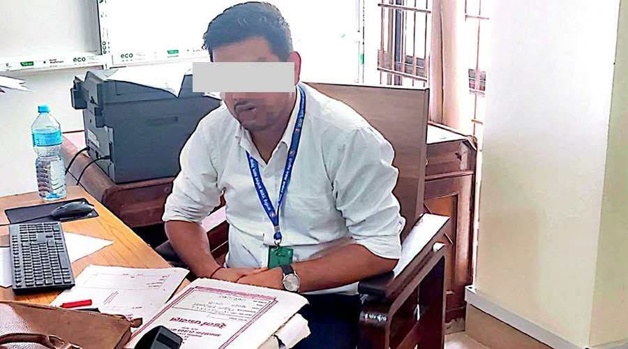 कर अधिकृत पाल घुस रकमसहित रंगेहात पक्राउ