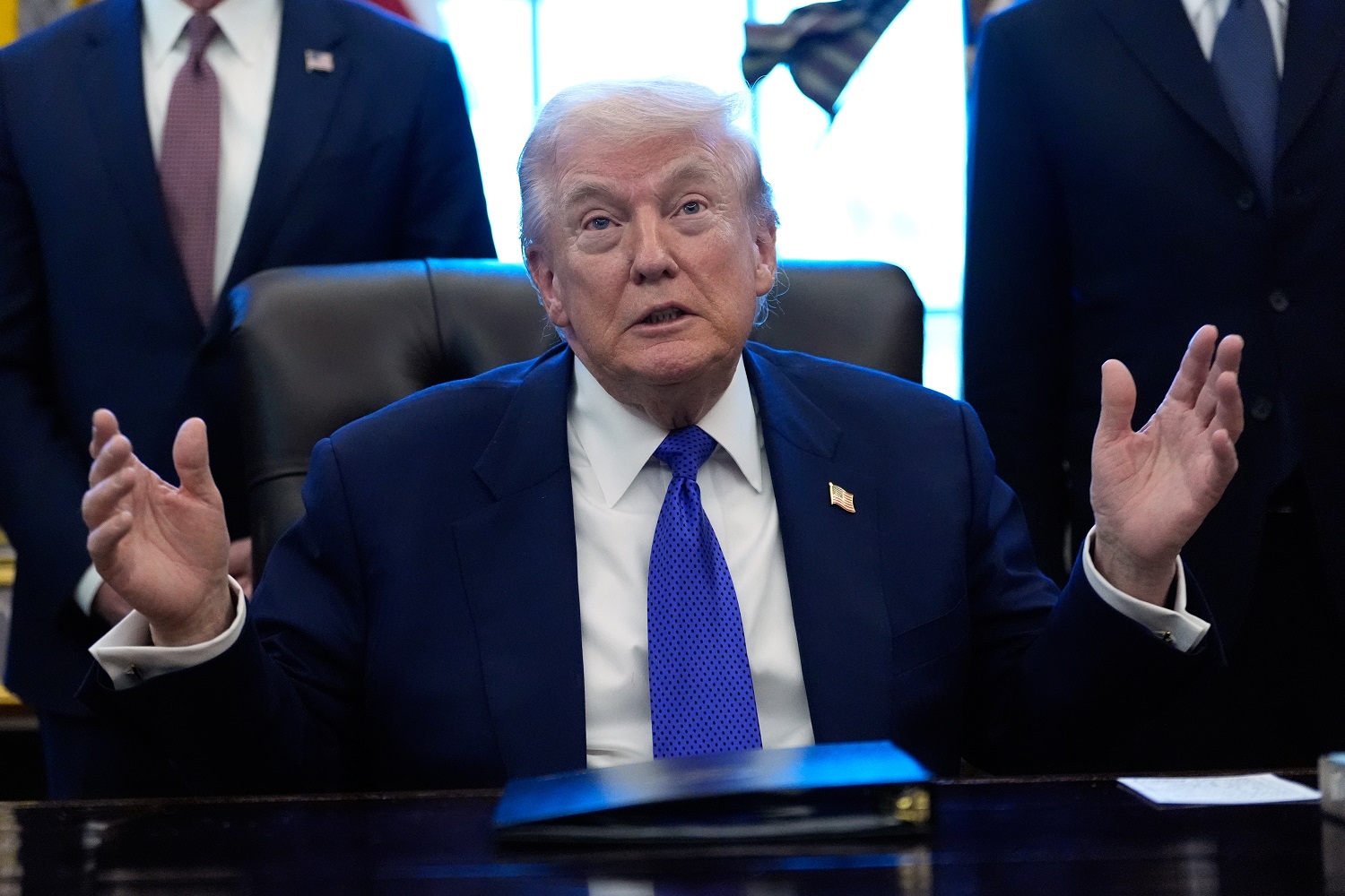 हार्वर्डसँग एक अर्ब डलर क्षतिपूर्तिको माग