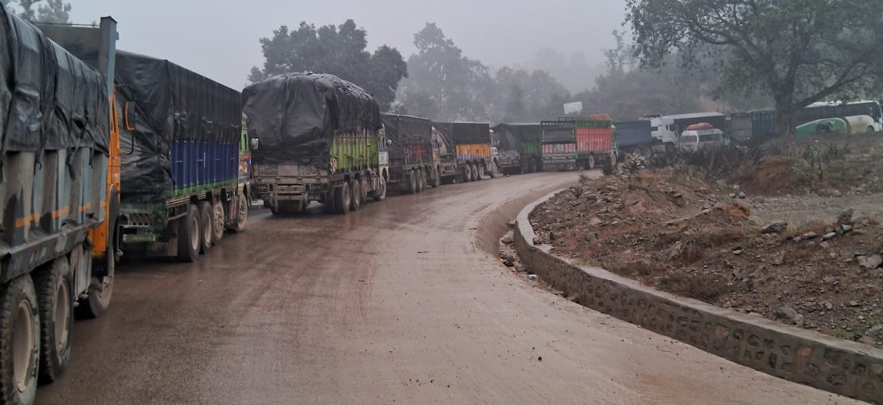 अवरुद्ध पूर्व-पश्चिम राजमार्गको दाउन्ने खण्ड एकतर्फी सञ्चालन