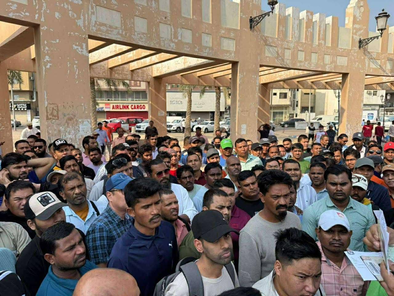 साउदीको पूर्वी प्रान्त दम्माममा ४६१ जना सेवाग्राहीलाई नवीकरण भएका राहदानी वितरण