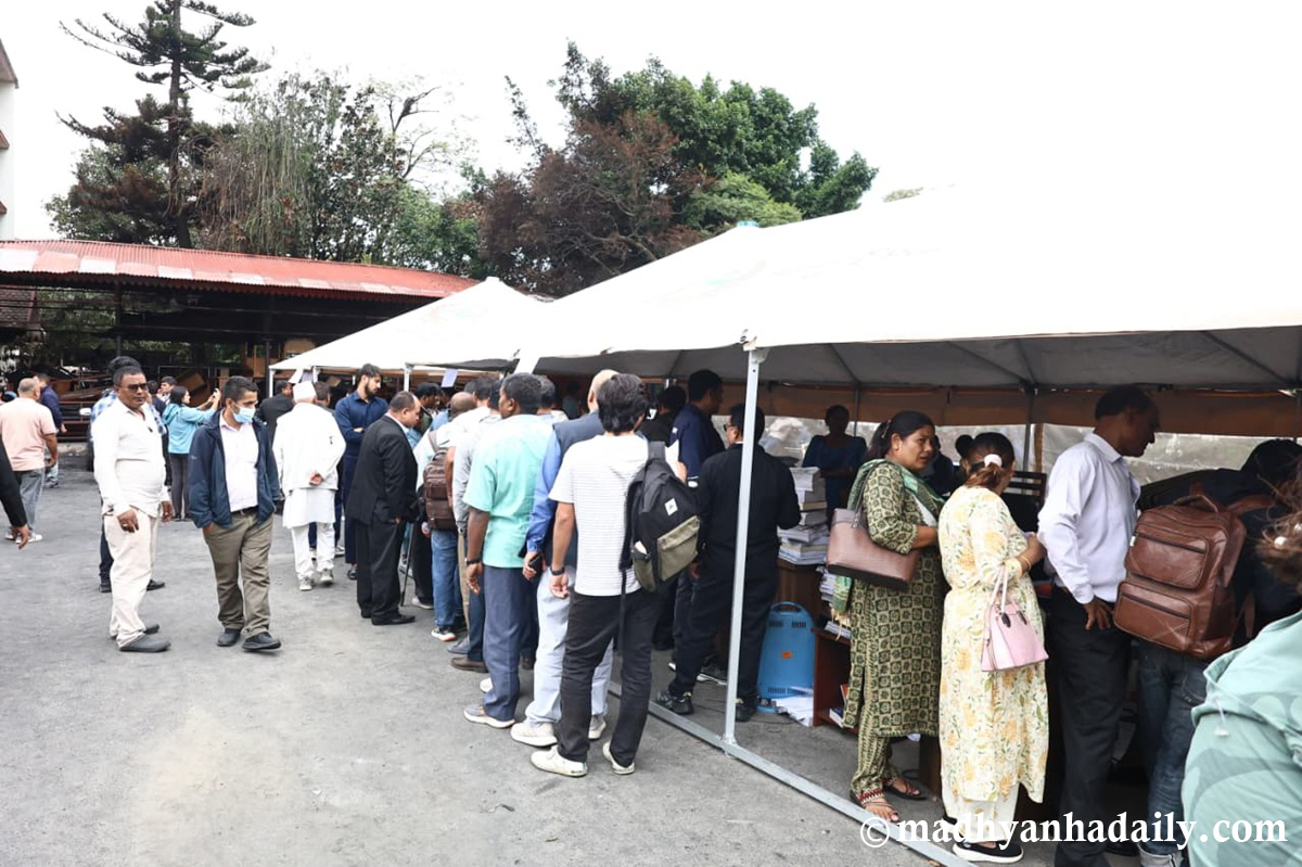 परिसरमा टेन्ट टाँगेर सर्वोच्च अदालतले थाल्यो सेवा (फोटोफिचर)