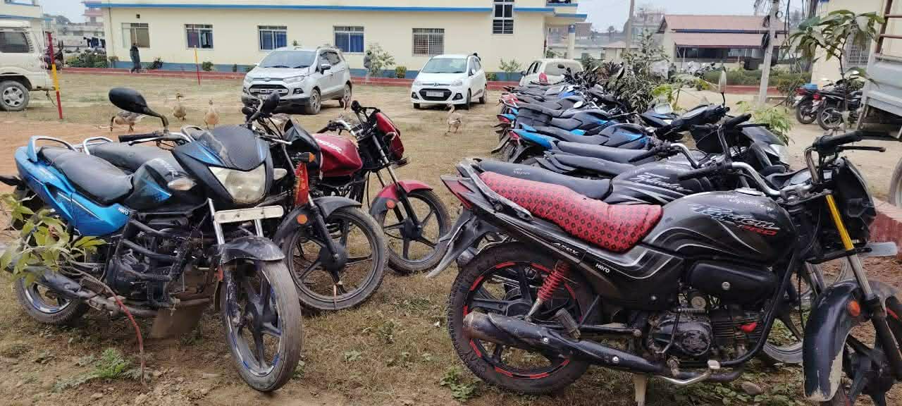 रौतहटमा शंकास्पद १६ सवारी साधन प्रहरी नियन्त्रणमा