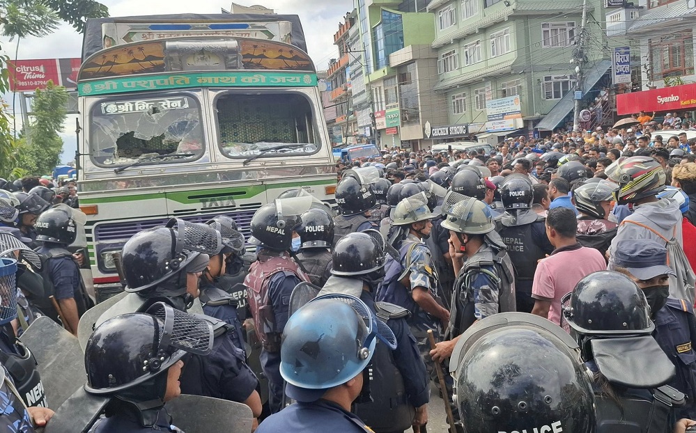 गठ्ठाघर दुर्घटना : ट्रक चालक फरार, मृतकको शव शिक्षण अस्पतालमा