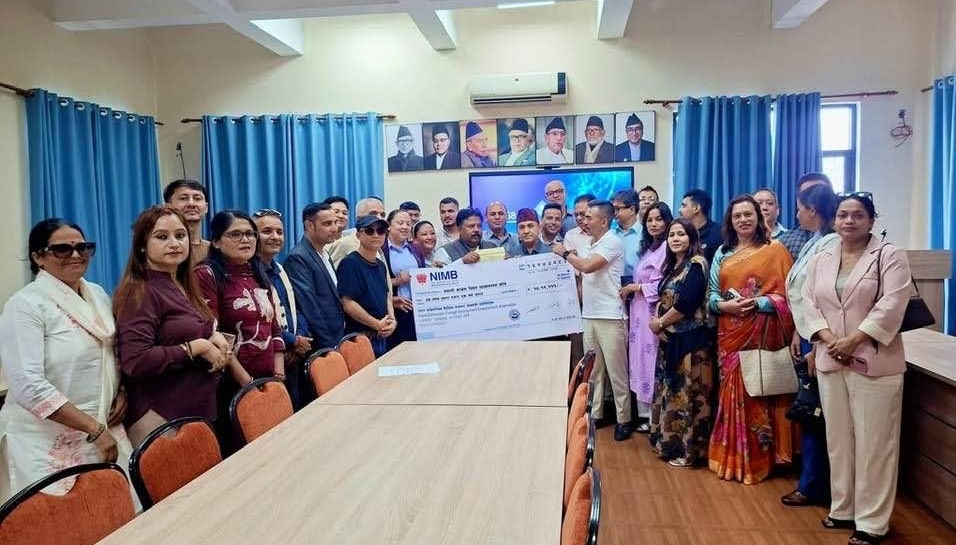 बाढीपीडितका लागि एसोसिएसनको १० लाख ११ हजार सहयोग